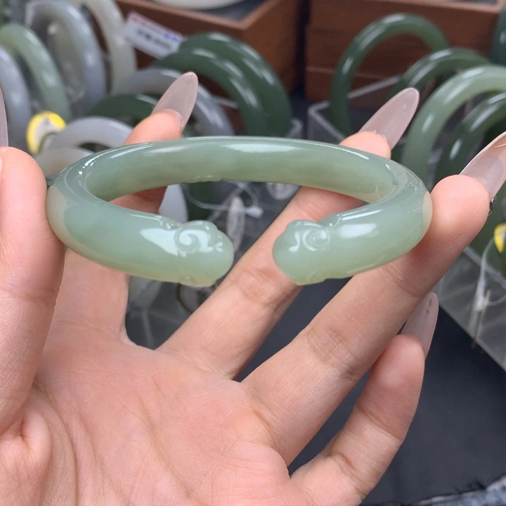 未镶嵌手镯和田玉60圈口