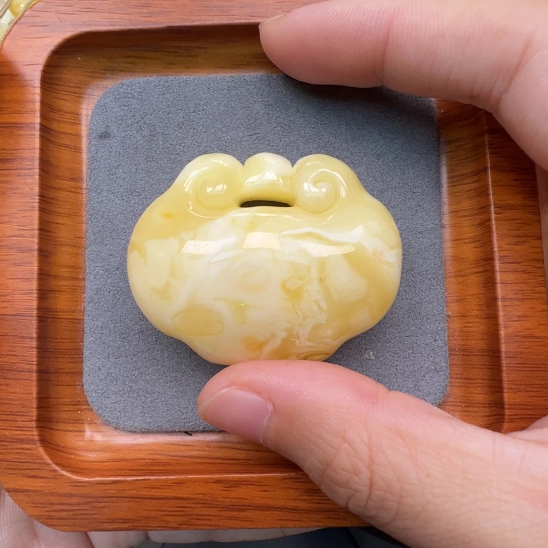 木***格蜜蜡未镶嵌裸石蜜蜡