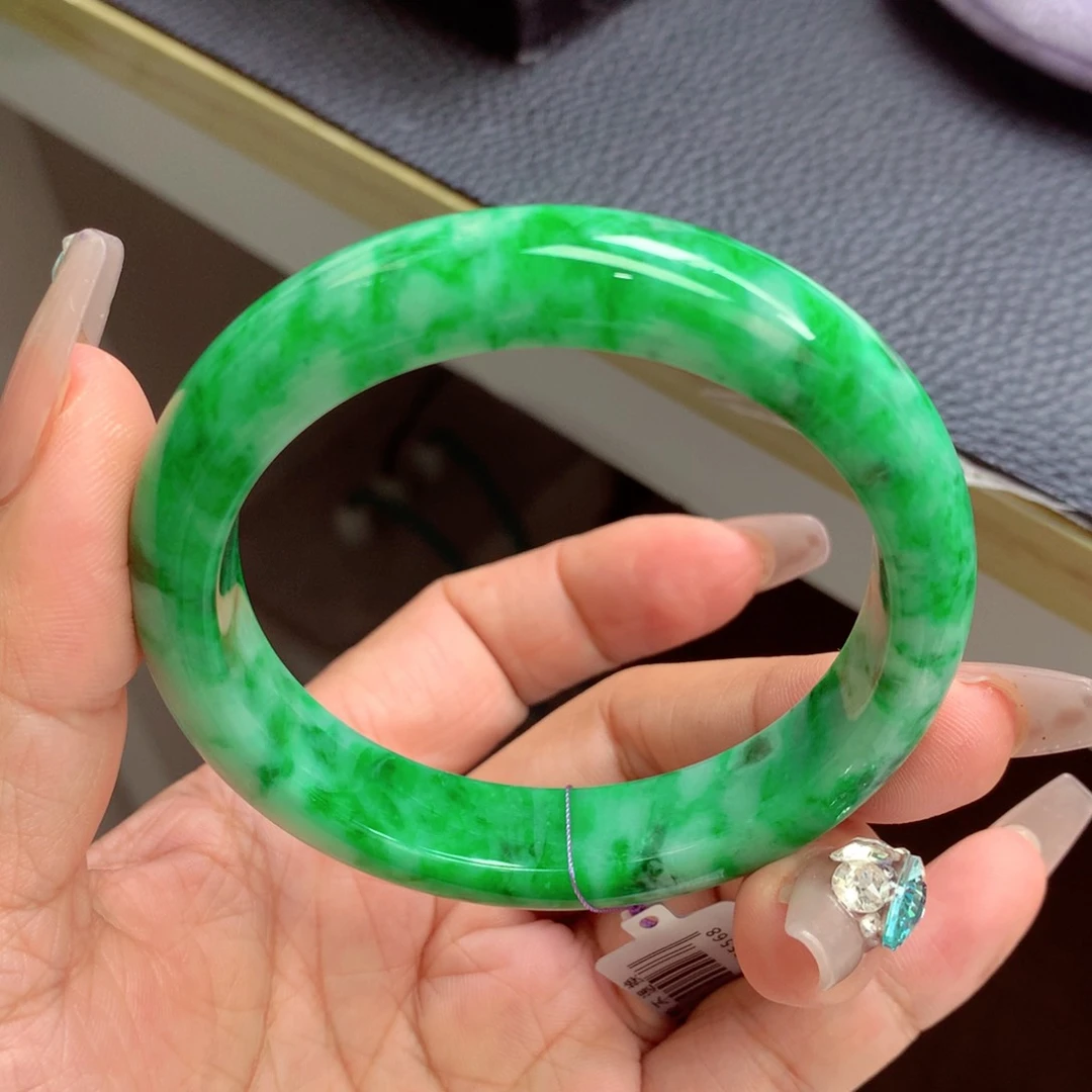 翡翠手镯未镶嵌缅甸
