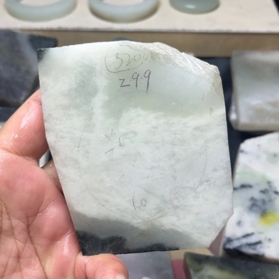 独山玉未镶嵌手镯定制