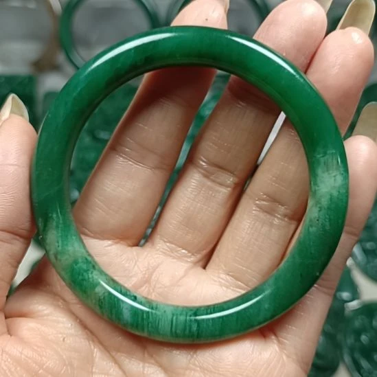 独山玉未镶嵌手镯56