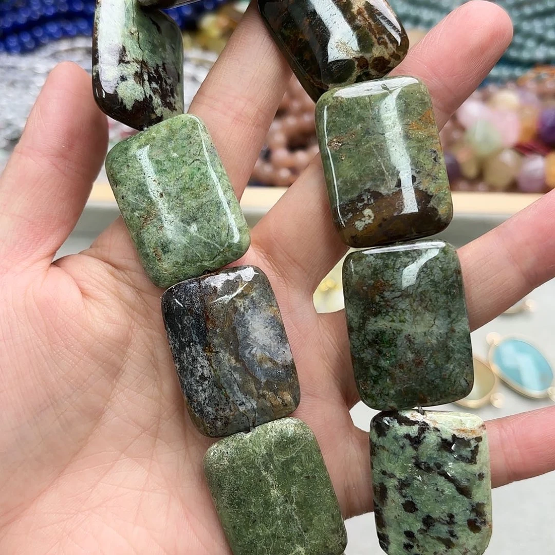 玛瑙/玉髓未镶嵌珠宝半成品25×35绿奥宝大无事牌一条