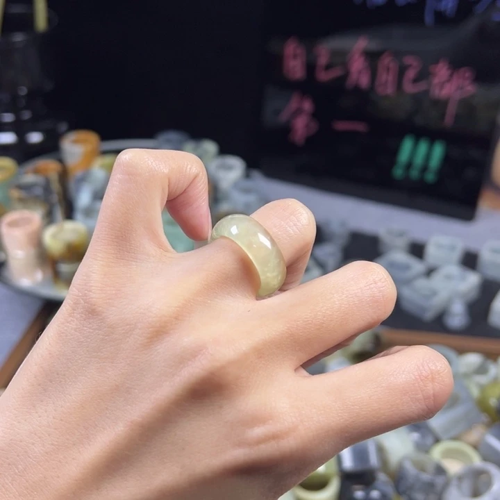 蛇纹石玉未镶嵌戒指