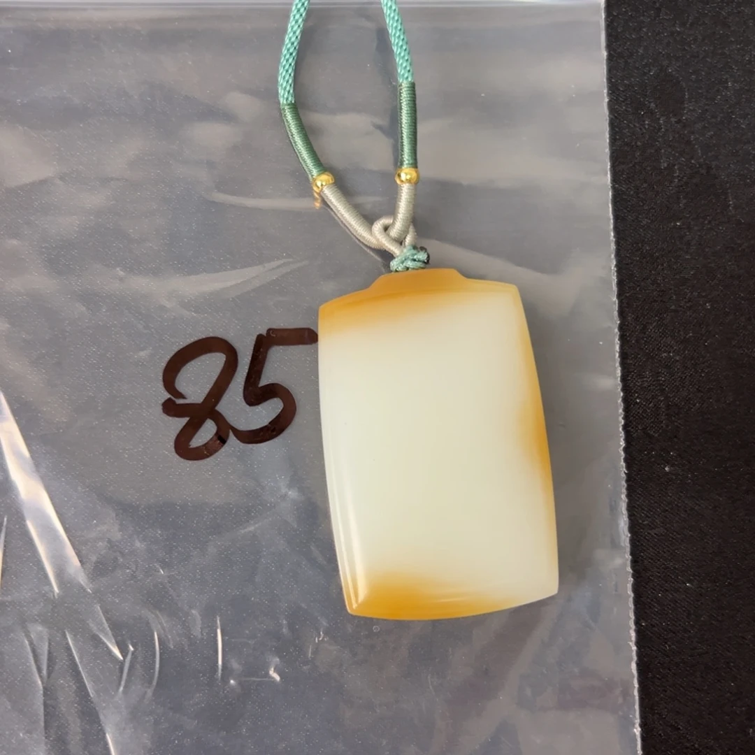 一***焙颈饰未镶嵌和田玉