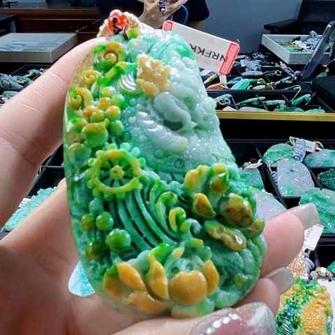 颈饰未镶嵌翡翠一个