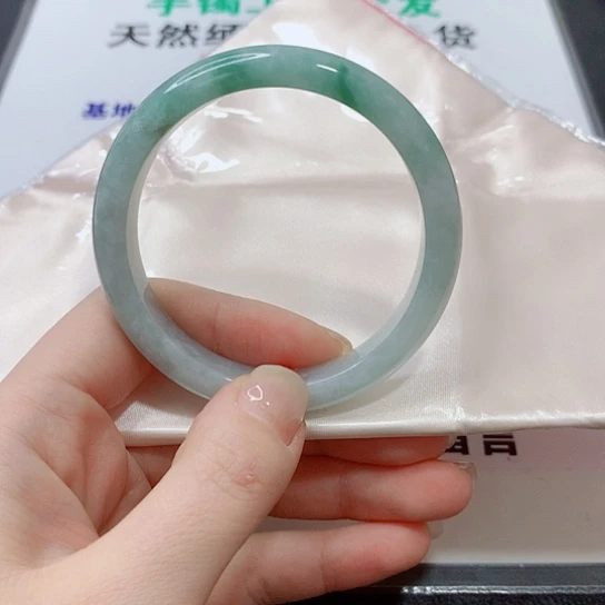 翡翠手镯未镶嵌艾****睫