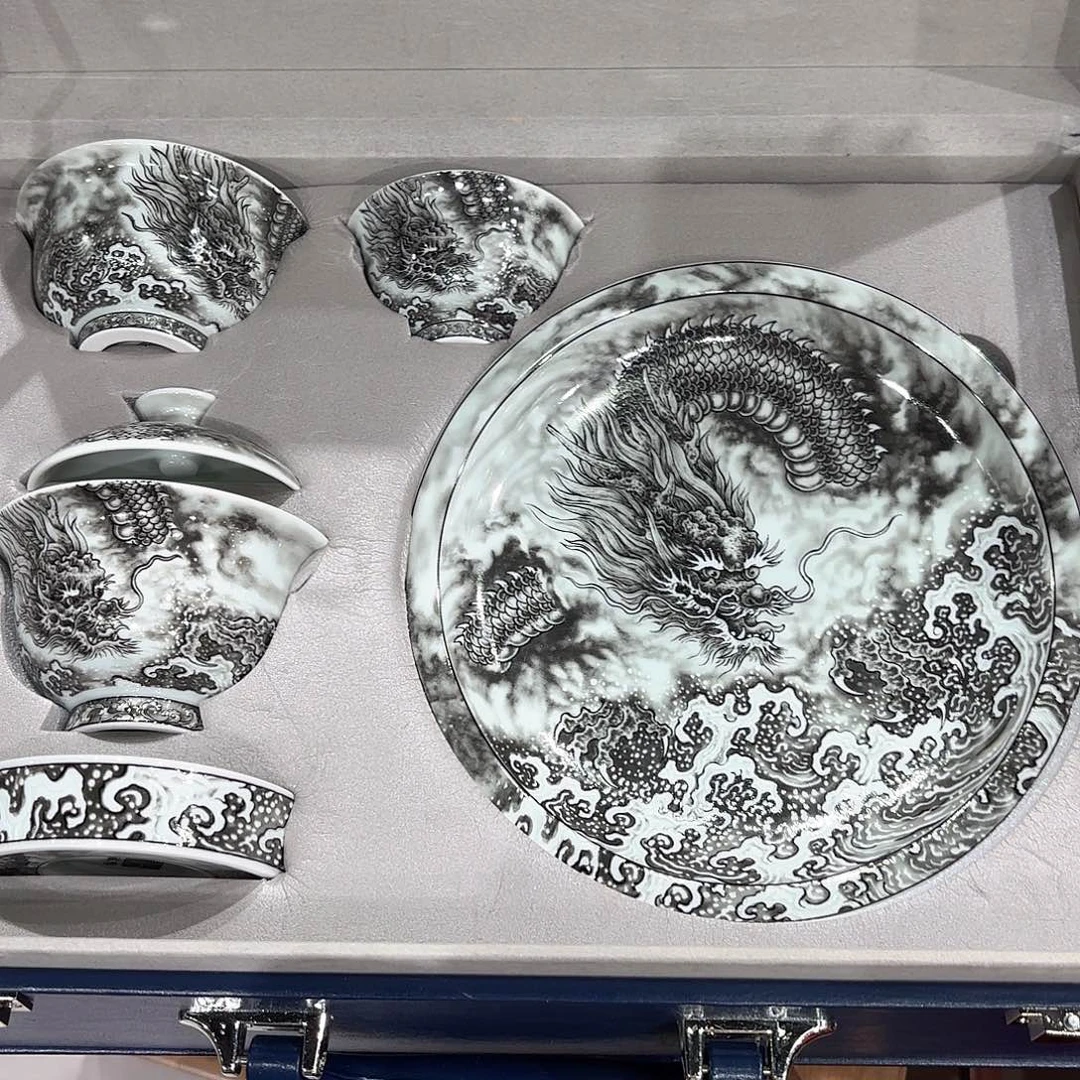 瓷片景德镇瓷器精品陈列