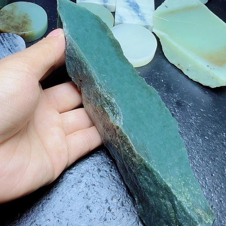 和田玉（糖玉）未镶嵌珠宝奇石