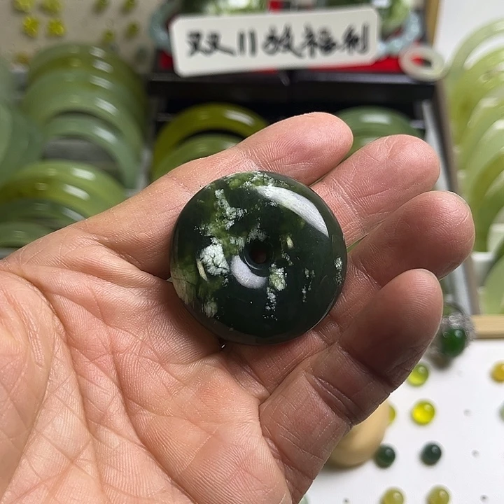 未镶嵌蛇纹石玉吊坠(不含链)