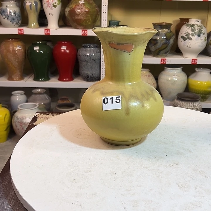 白泥花瓶高28口8。015。微瑕