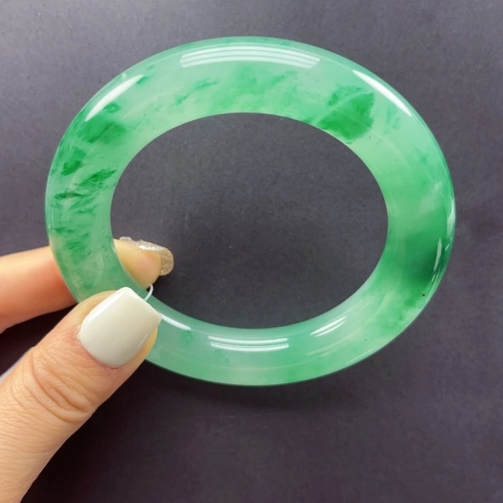 小***醒石英质玉未镶嵌手镯