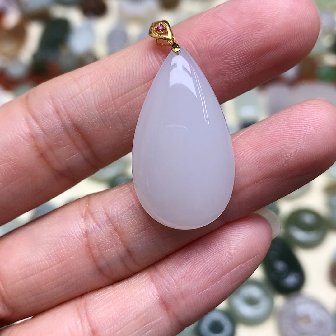 和田玉18K金镶嵌颈饰