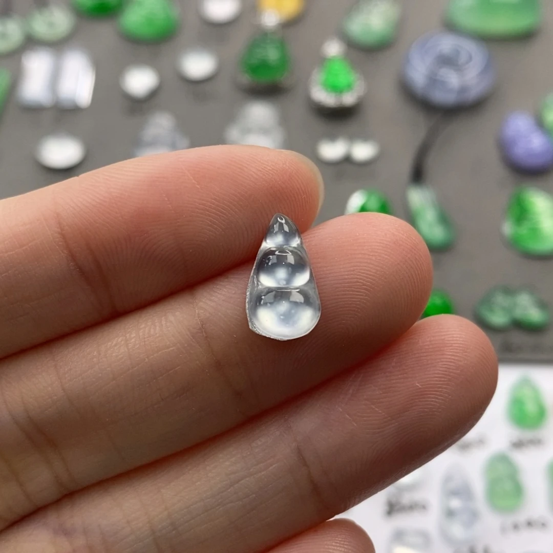 翡翠未镶嵌颈饰豆子