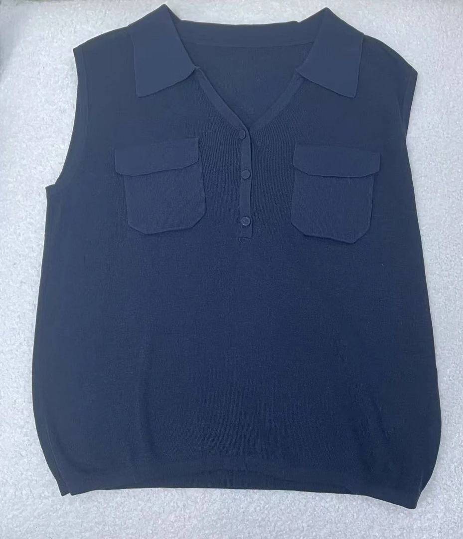 深圳南油原创2025新款两口袋三粒扣无袖开衫V领三色马甲2505281