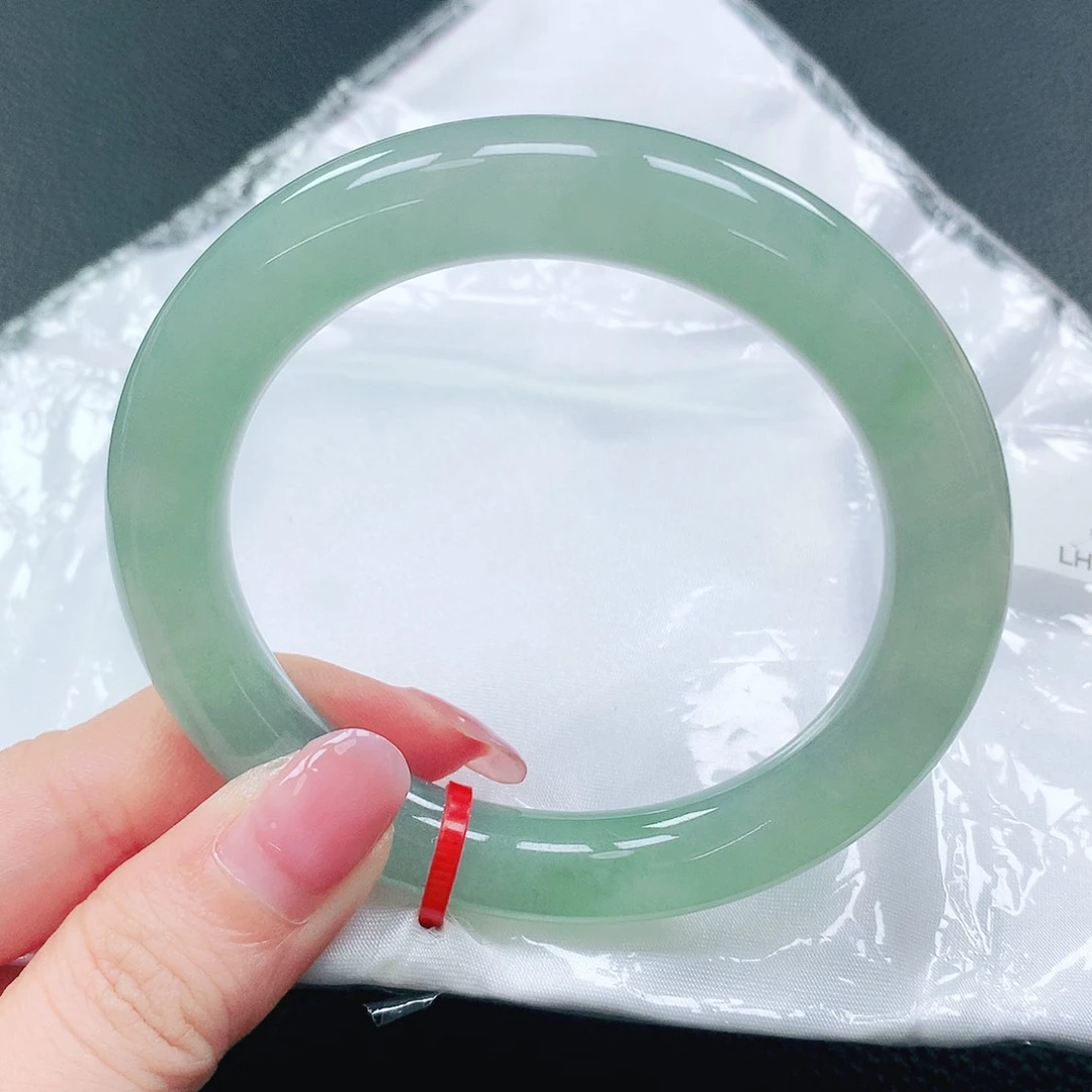 翡翠手镯未镶嵌57圈