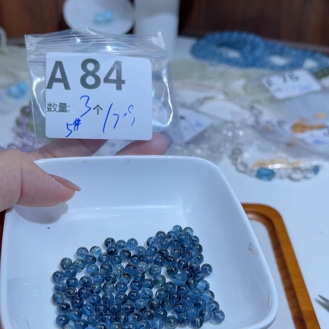 海蓝宝石裸石未镶嵌A84。