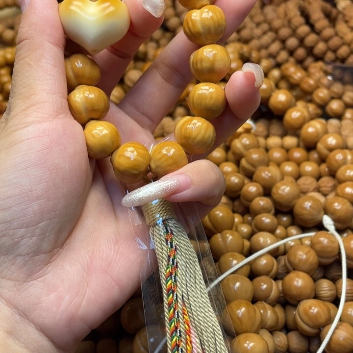1***1核桃微瑕亮面屁桃手持