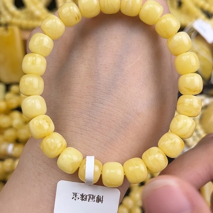 琥珀颈饰未镶嵌琥珀，