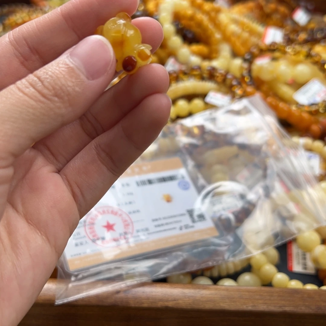 未镶嵌琥珀珠宝奇石