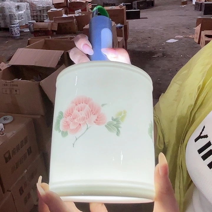 摆件景德镇高温陶瓷笔筒