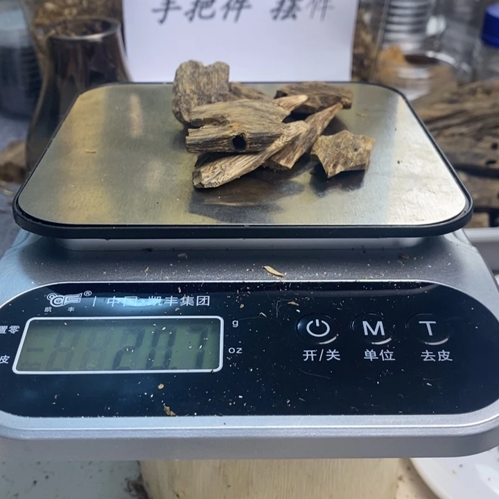 沉香碎屑沉香原材料