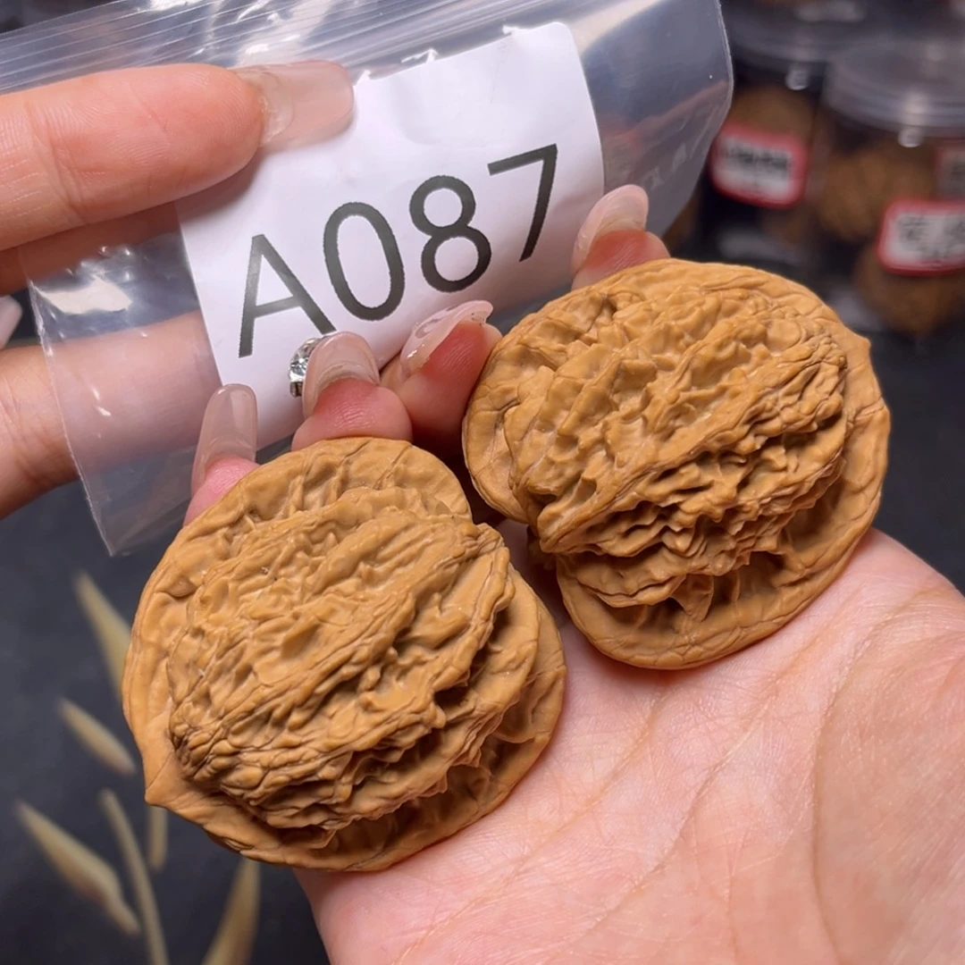 文玩核桃吊坠堂上虎全品45