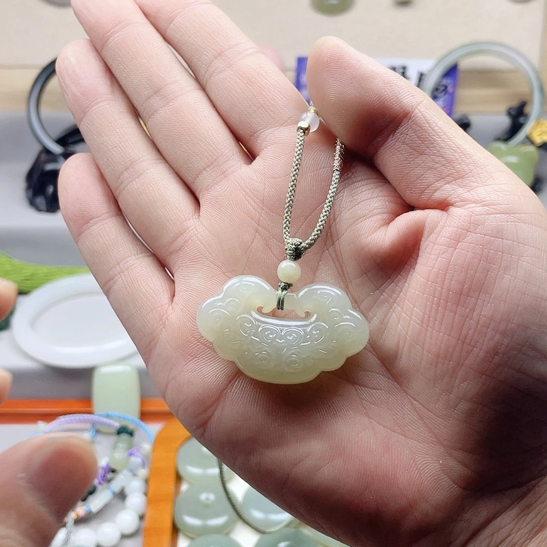 和田玉颈饰未镶嵌月*