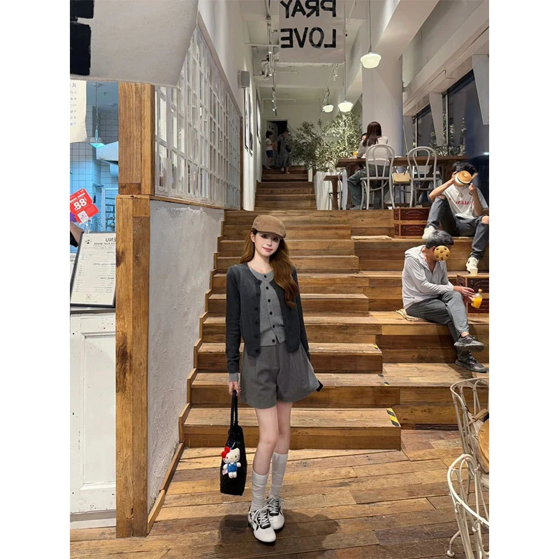 假两件针织开衫毛衣外套女秋季圆领修身设计感拼接上衣休闲短裤