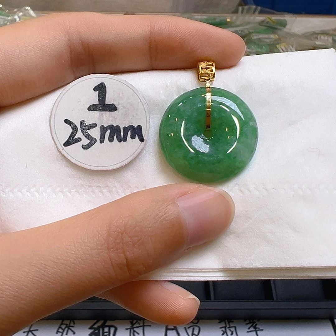 翡翠颈饰18K金镶嵌翡翠