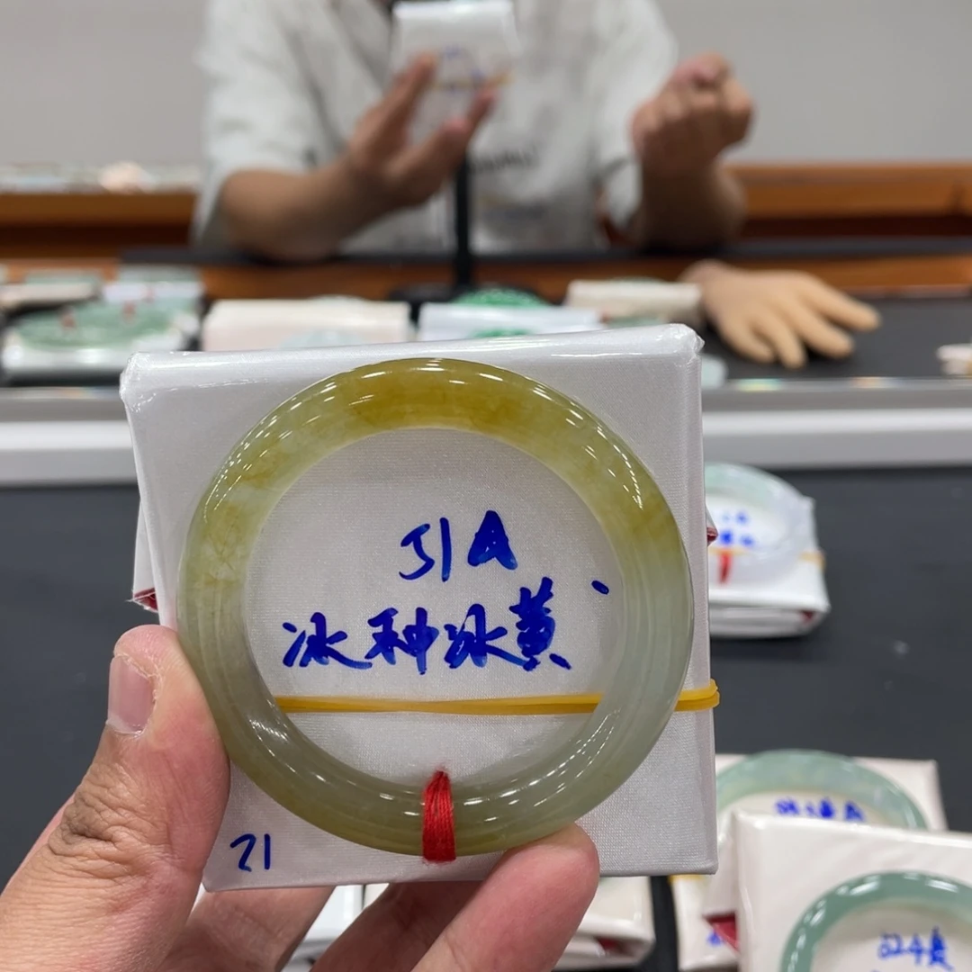 翡翠未镶嵌手镯缅甸翡翠