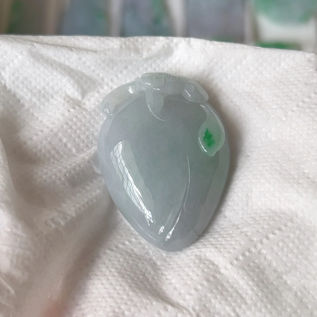 翡翠未镶嵌颈饰桃