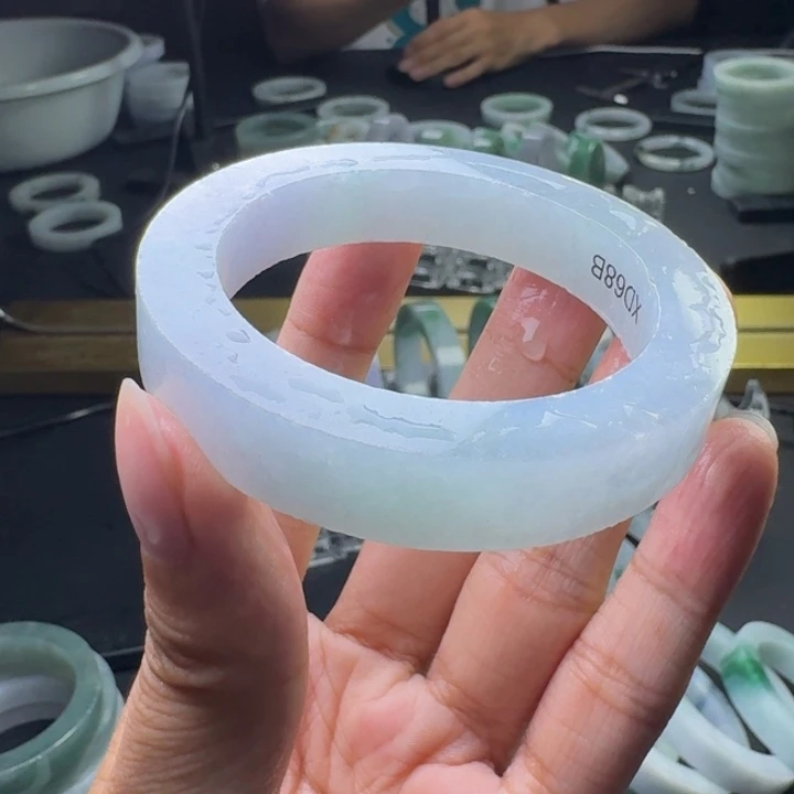 定制翡翠未镶嵌手镯多样性发一