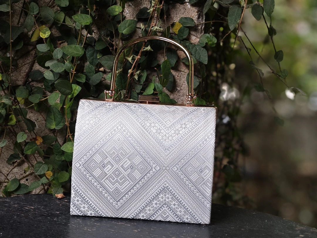 绣球+壮锦素白几何口金包手提包复古包晚宴包时尚百搭新中式包包
