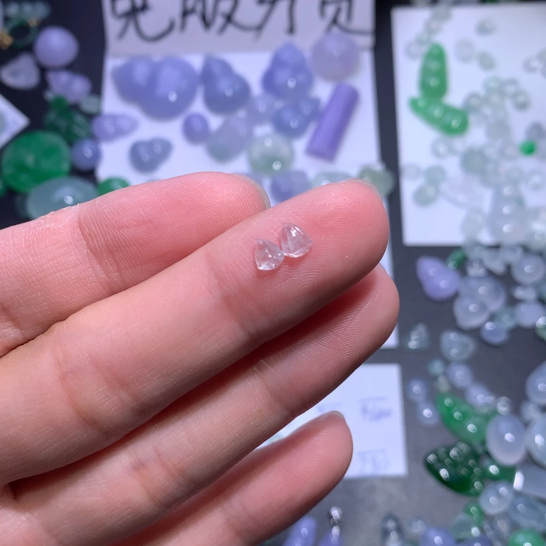 翡翠颈饰未镶嵌莲蓬