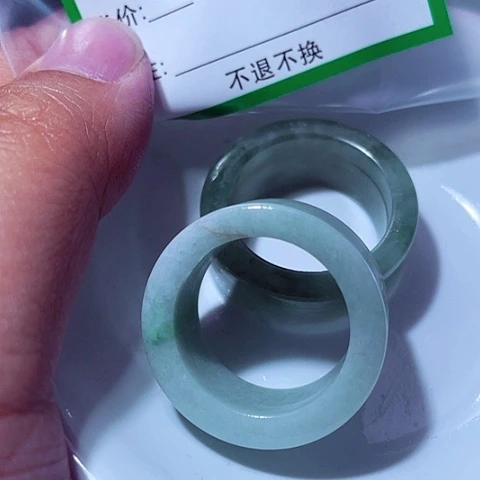 翡翠未镶嵌颈饰妮**A