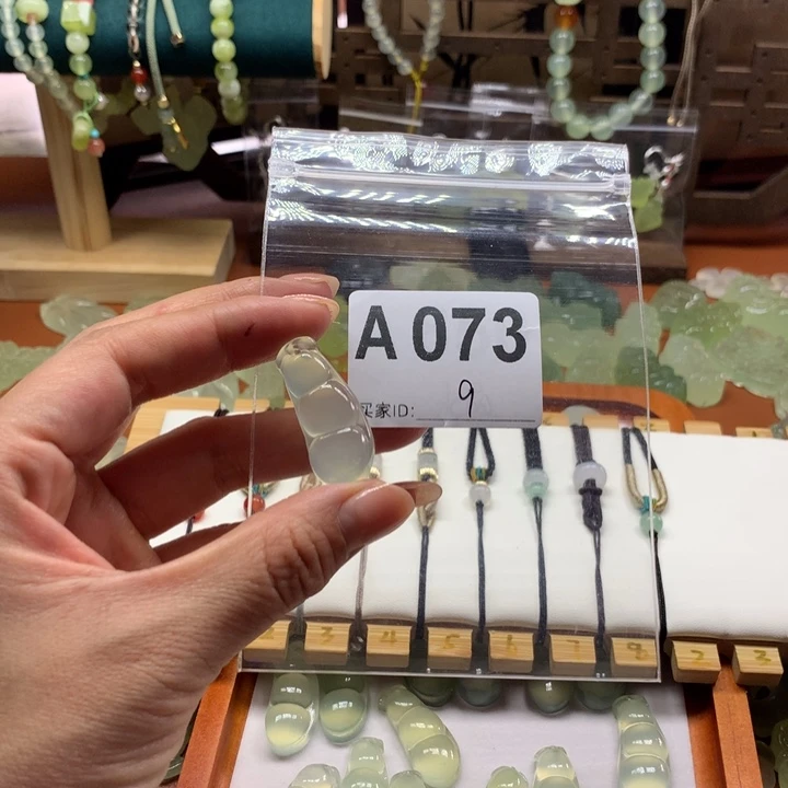 从***始未镶嵌蛇纹石玉岫玉有棉