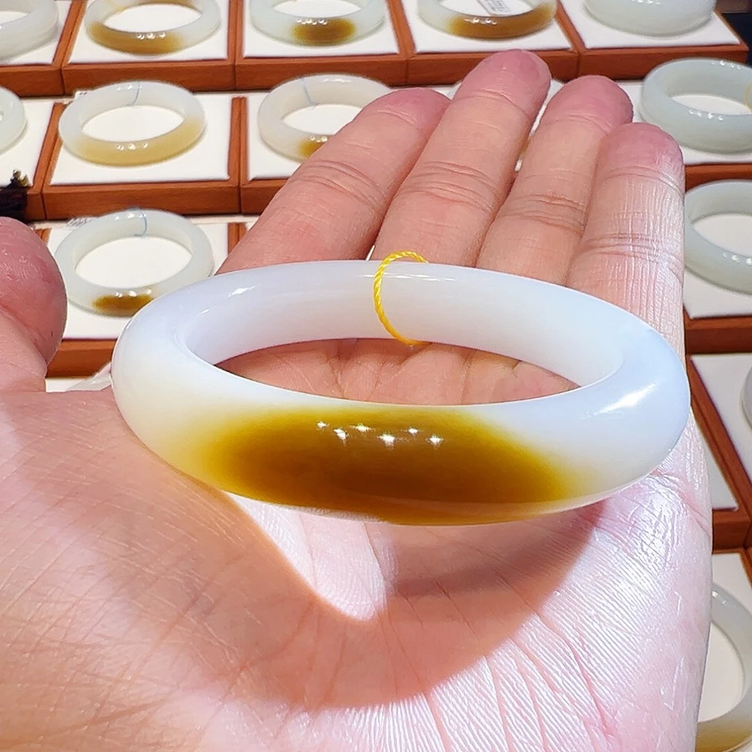 和田玉未镶嵌手镯且末一口老红糖52 53