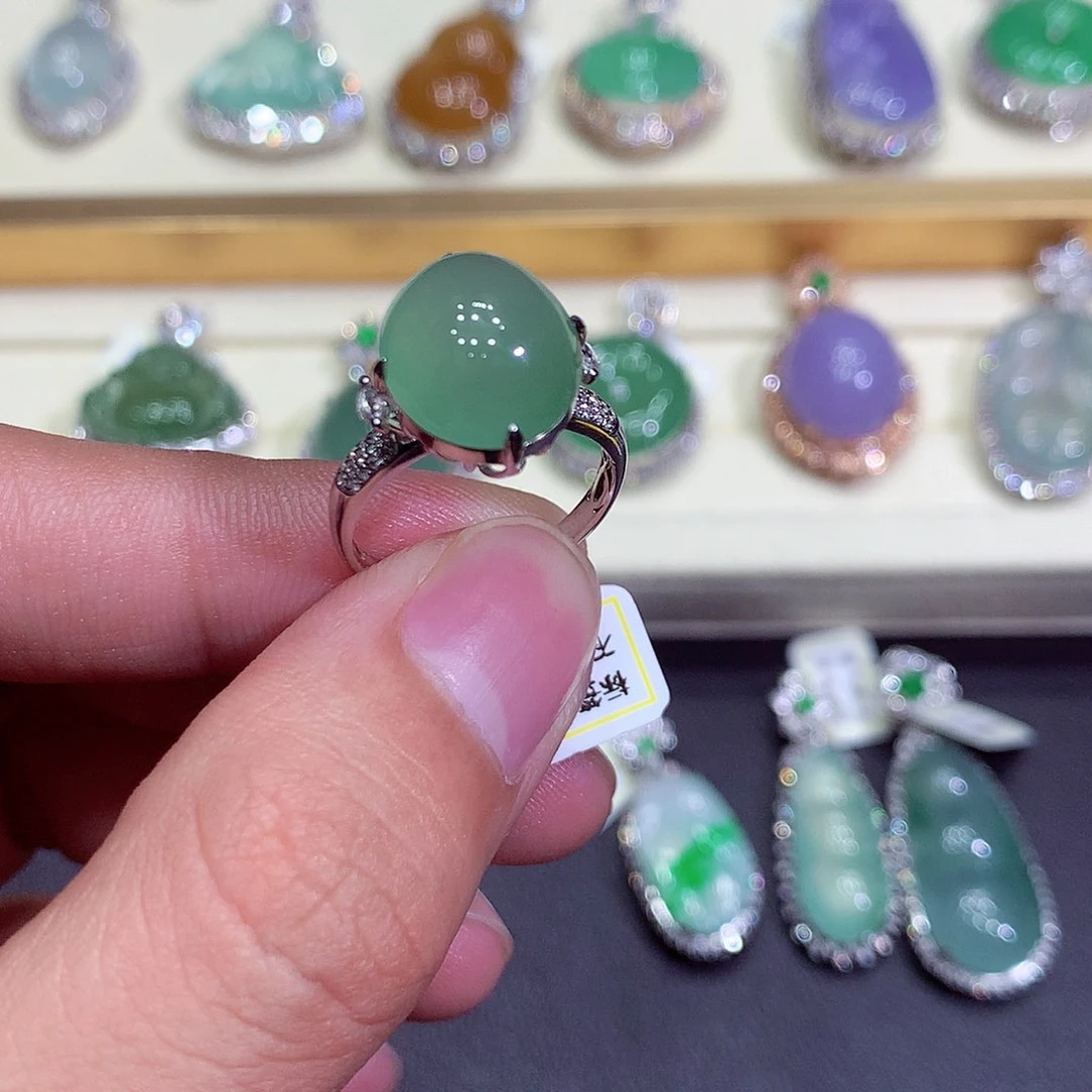 翡翠吊坠(不含链)18K金镶嵌