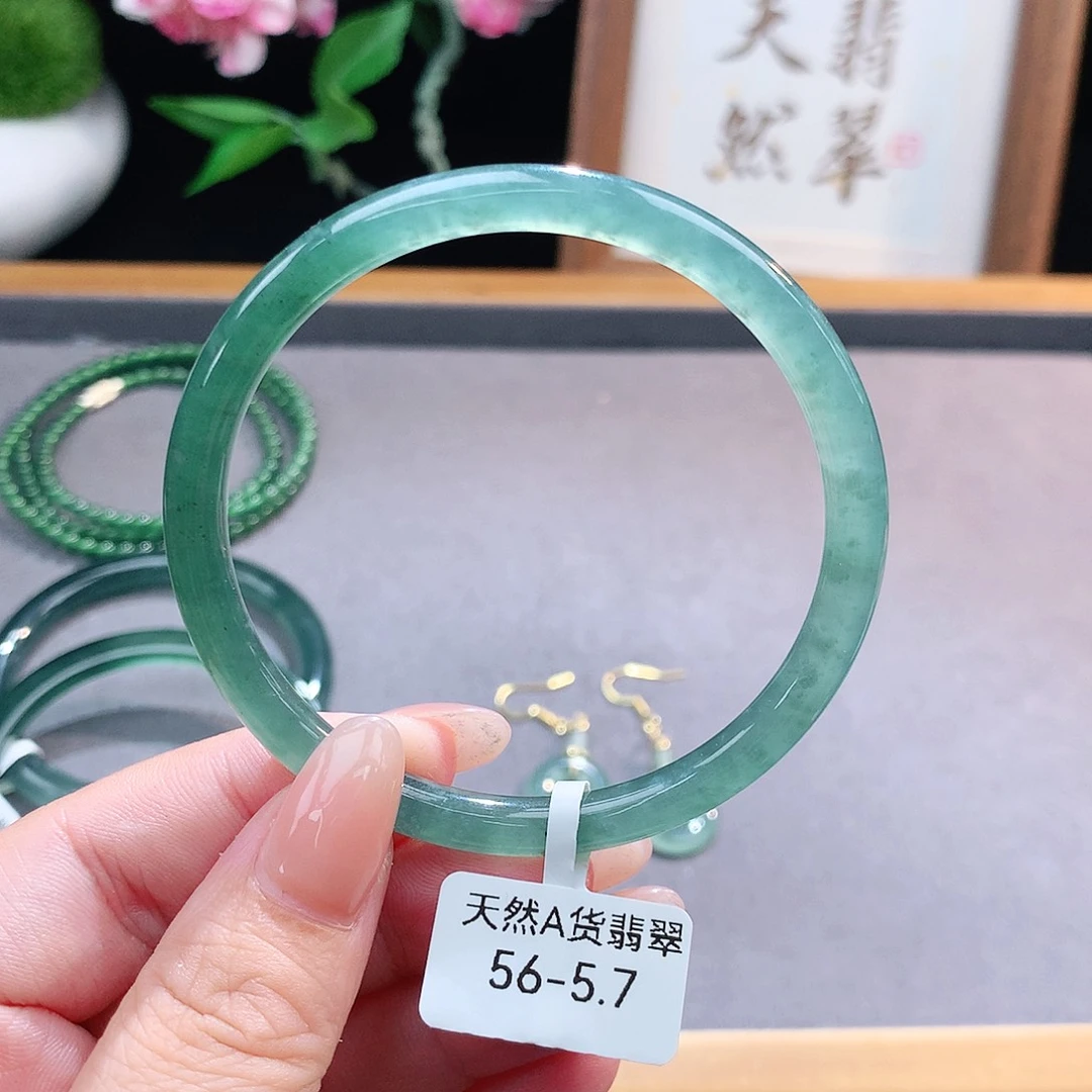 未镶嵌手镯（圆镯）翡翠