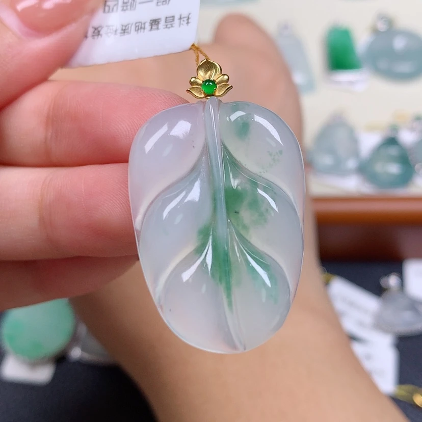 【闪购商品】翡翠18K金镶嵌颈饰叶子