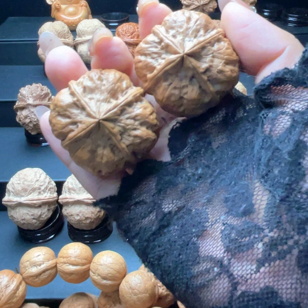L***G把件文玩核桃老八一