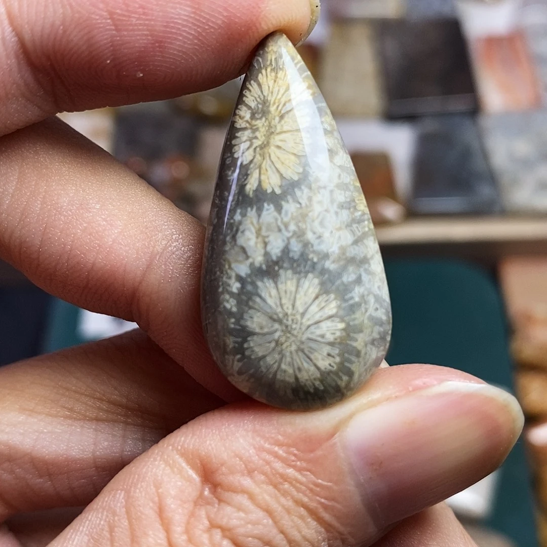 石英质玉（非洲翠）合金颈饰