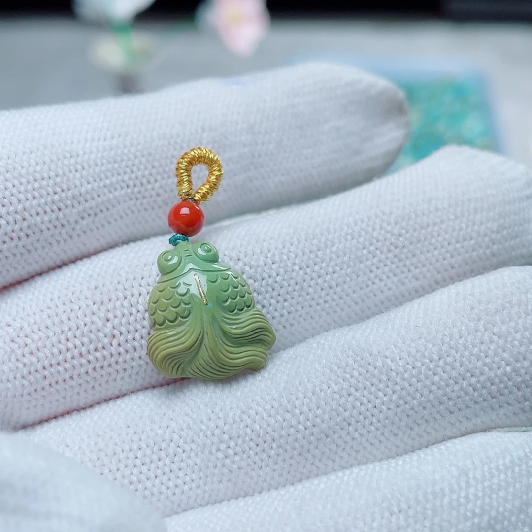 自***风绿松石未镶嵌珠宝奇石