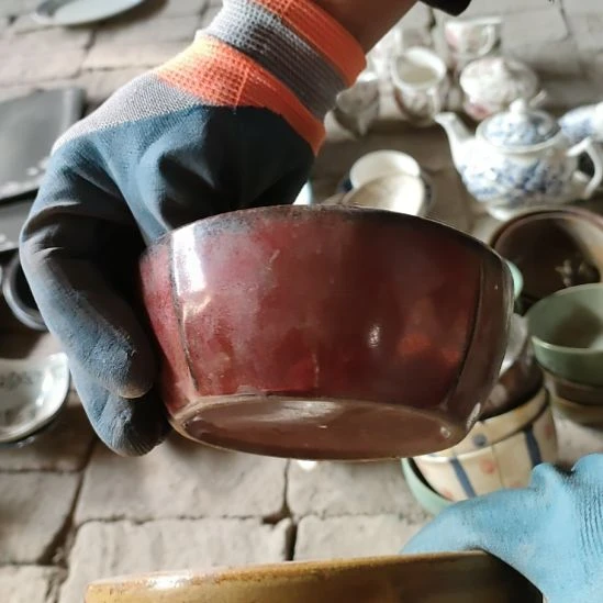 陶瓷老货铁红釉两支碗