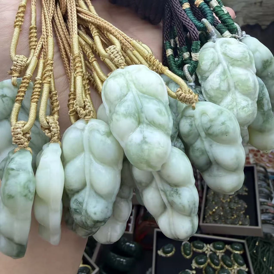 岫玉上品精美老油翠金枝玉叶吊坠【多样性发货其中一个】