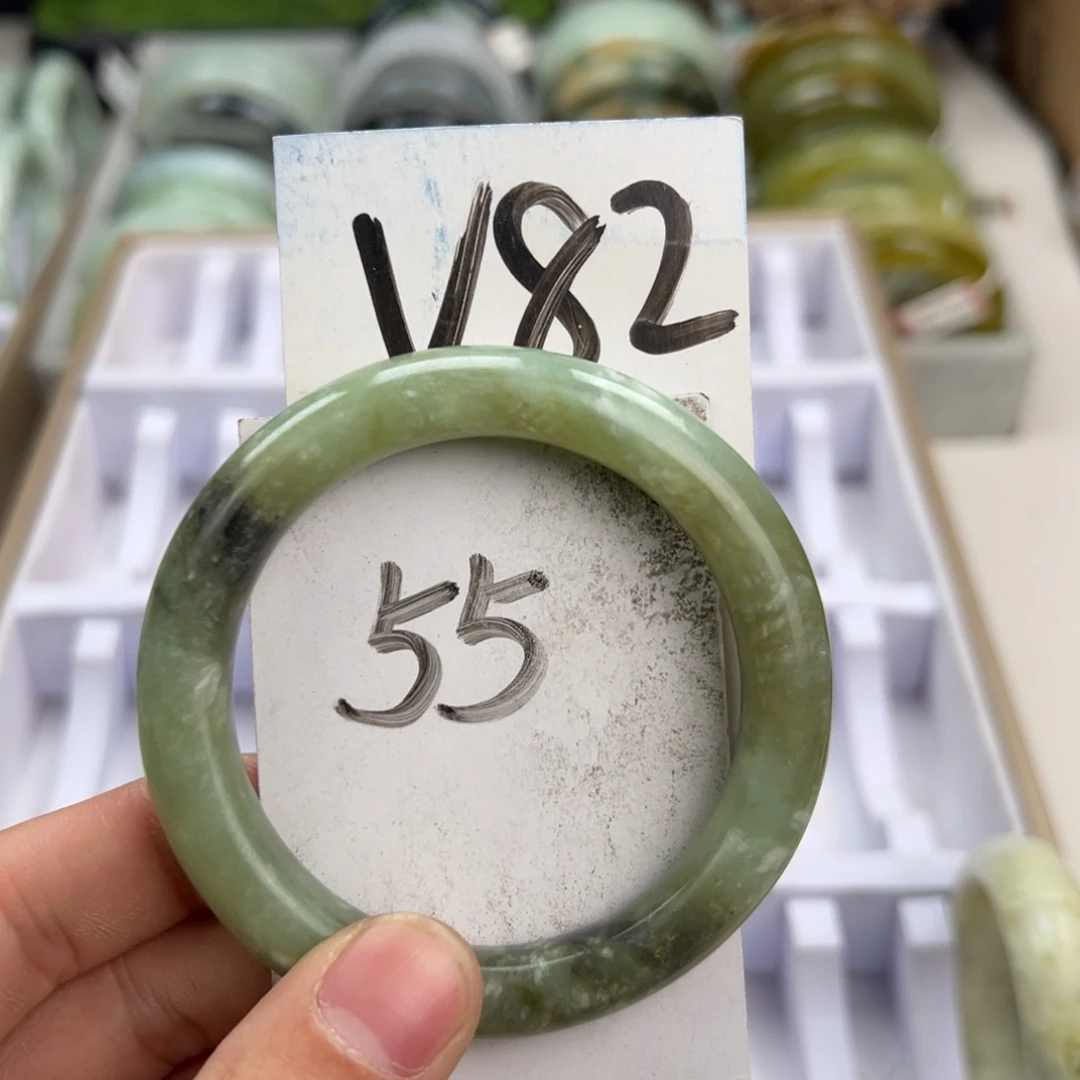 岫玉手镯未镶嵌天然岫玉