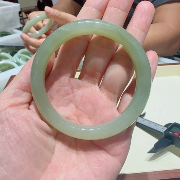 未镶嵌手镯和田玉31