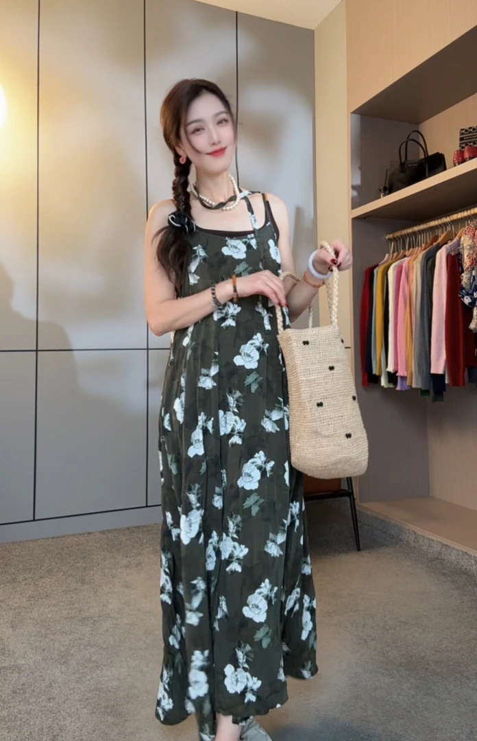 【】碎花吊带成裙夏季2025新款度假风出游海边度假风仙女连衣裙