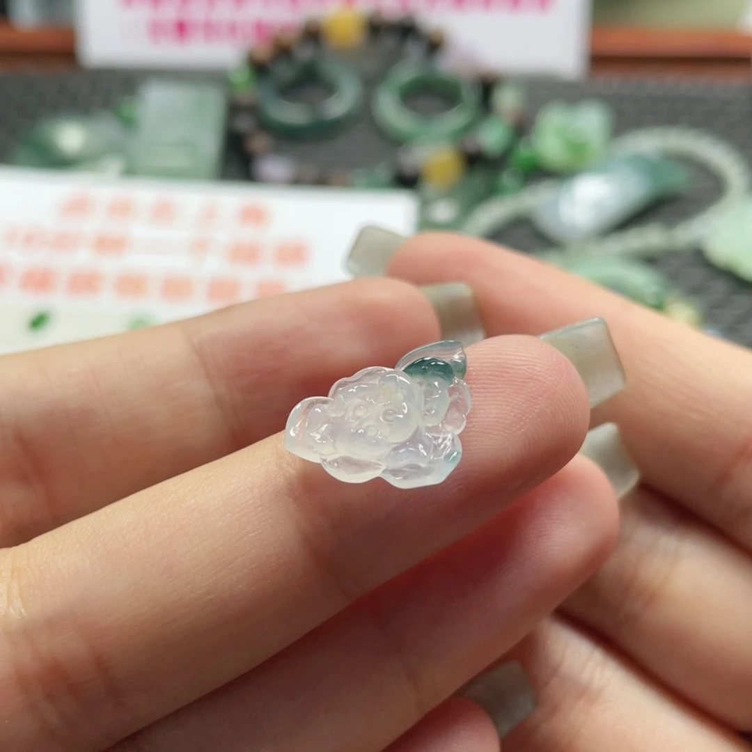 翡翠挂件未镶嵌   翡翠