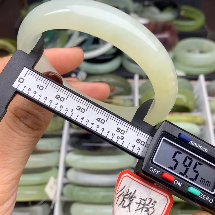 蛇纹石玉未镶嵌手镯761